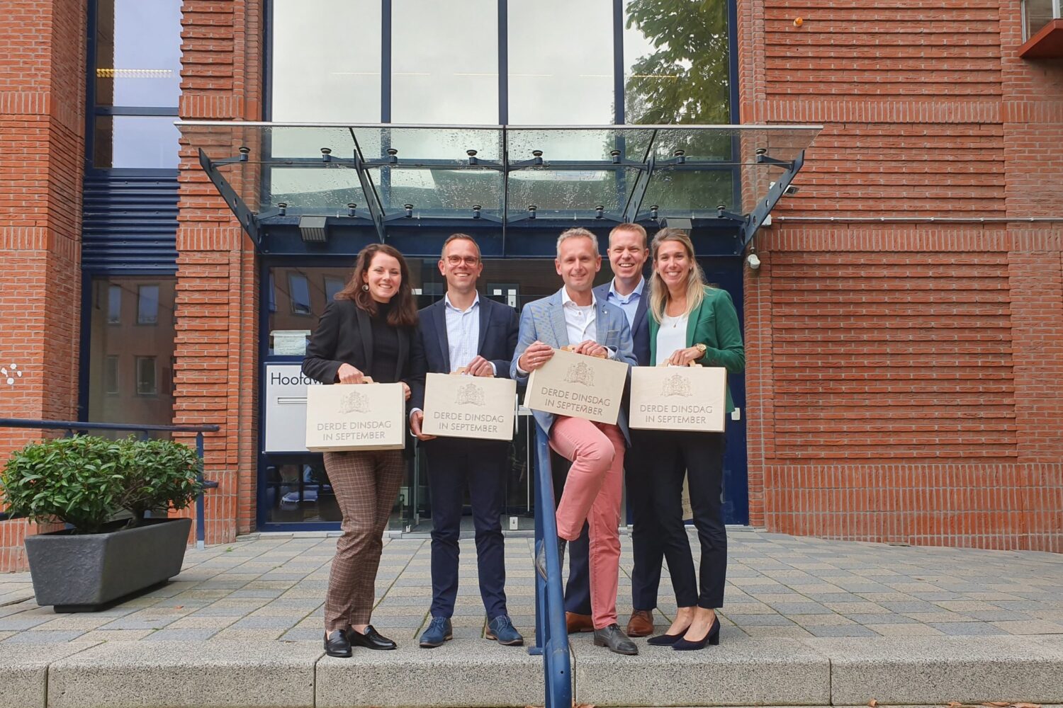 Lianne Pols, Lex Moret, Albert Mastenbroek, Jan-Willem Oosterom en Mariëlle Mulder tijdens de prinsjesdagactie van Laudame Financials