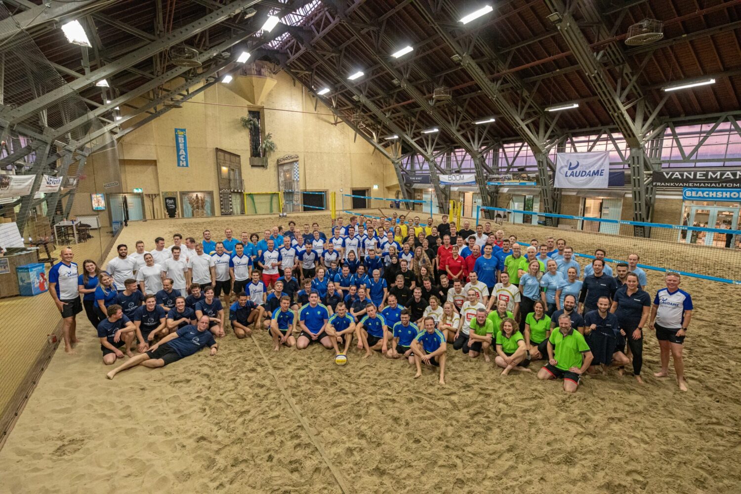 Beachvolleybaltoernooi groepsfoto